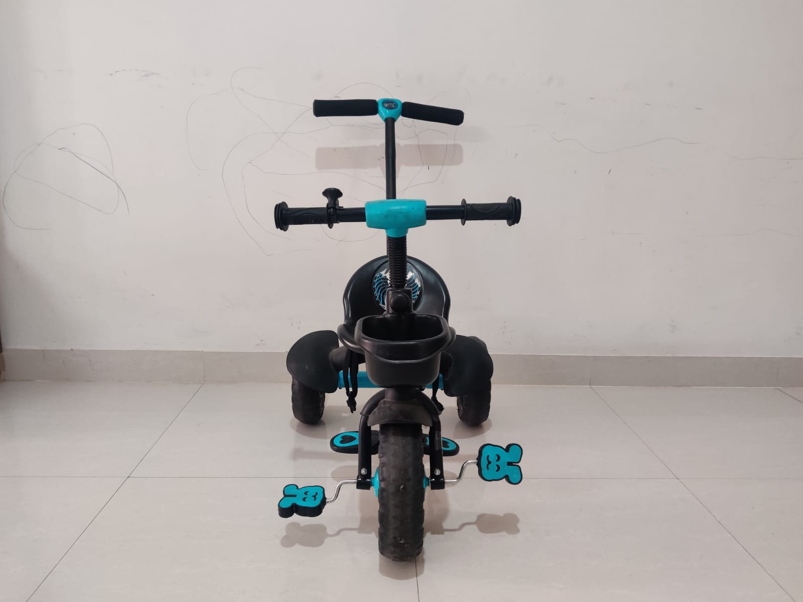 Secondhand kids ride-on tricycle from Bangalore