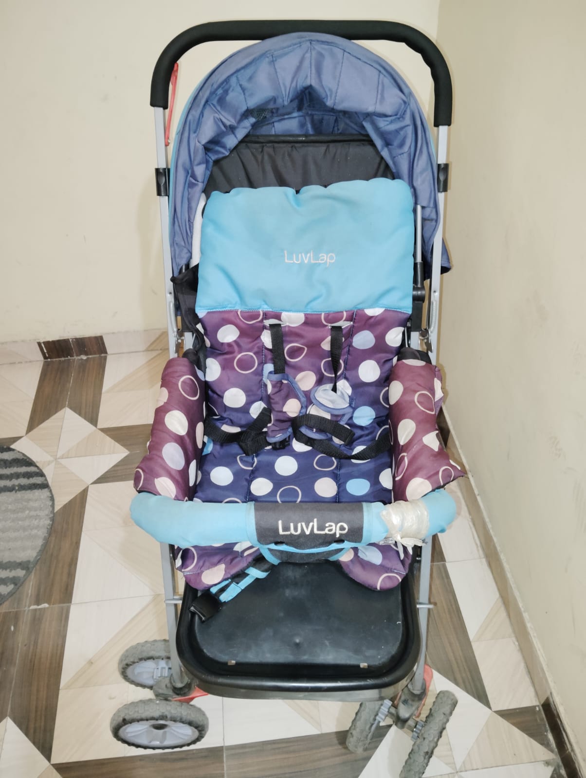 Secondhand LuvLap baby stroller in Navi Mumbai