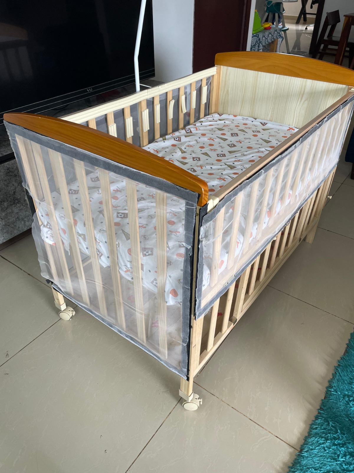 Eco-friendly wooden baby cot Babyhug preloved