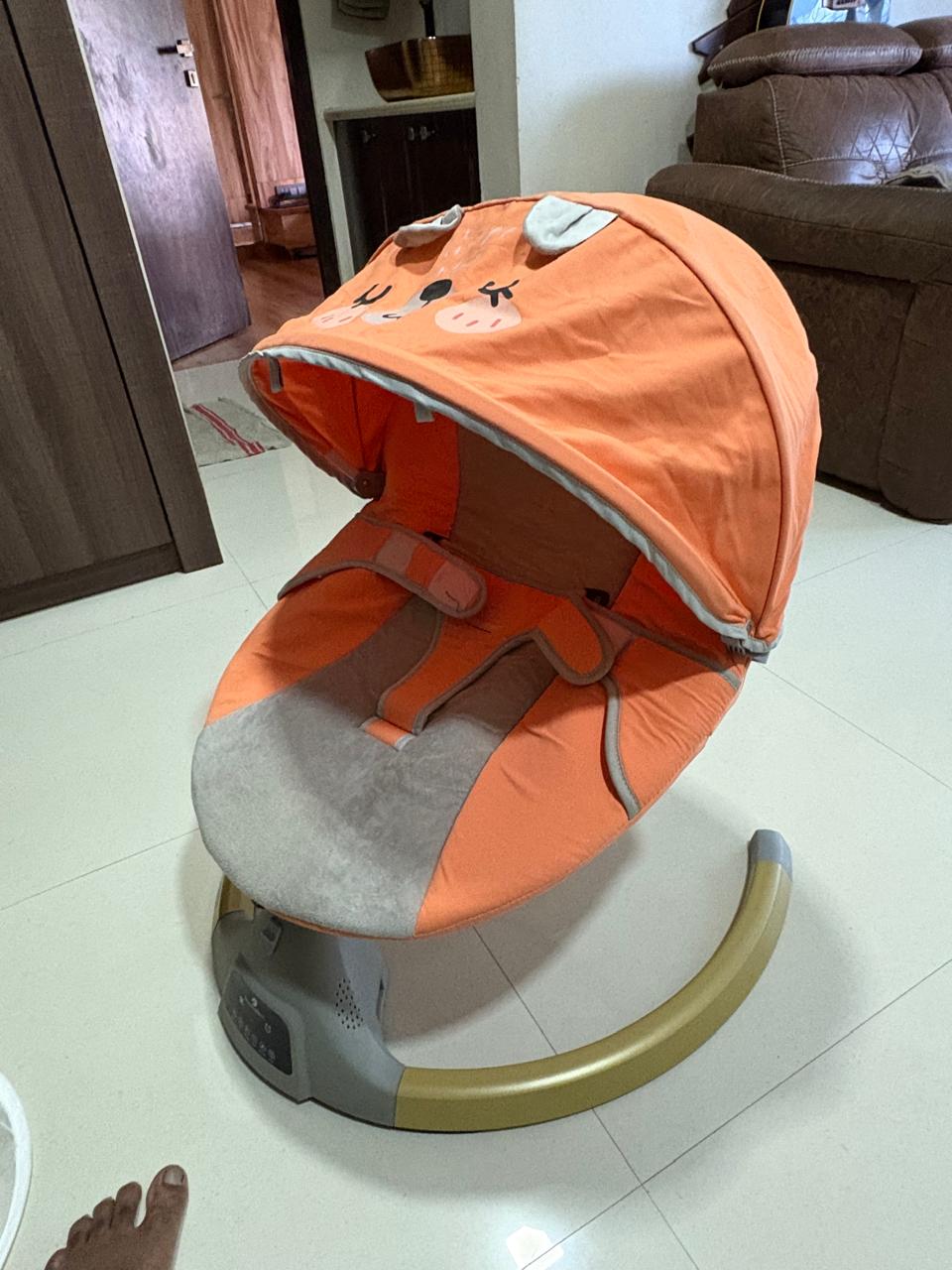 Preowned Like New Star and Daisy automatic electric baby swing rocker cradle ( Mumbai )