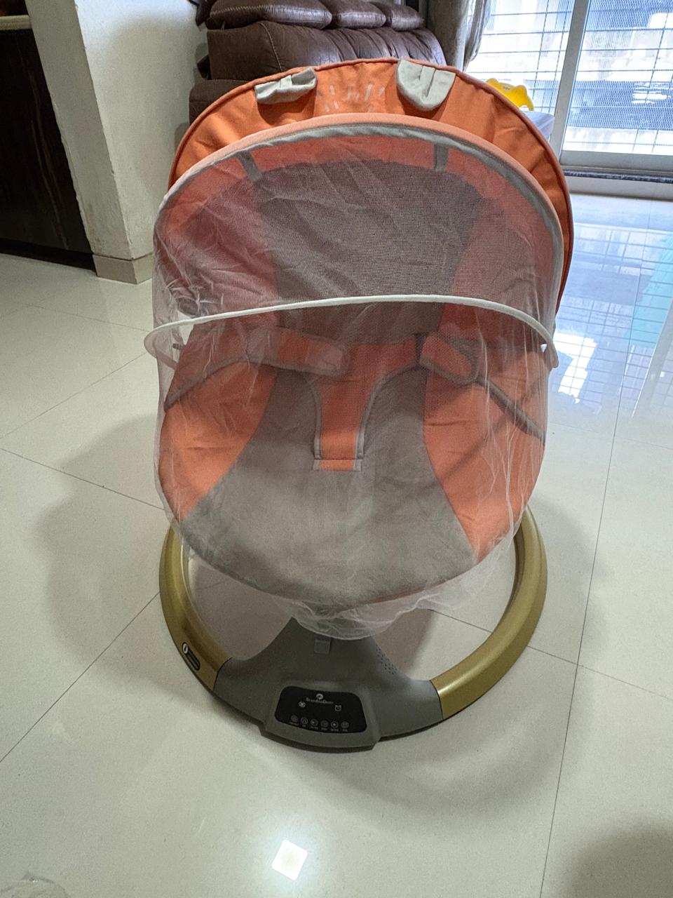 Good condition Like New Star and Daisy automatic electric baby swing rocker cradle ( Mumbai )