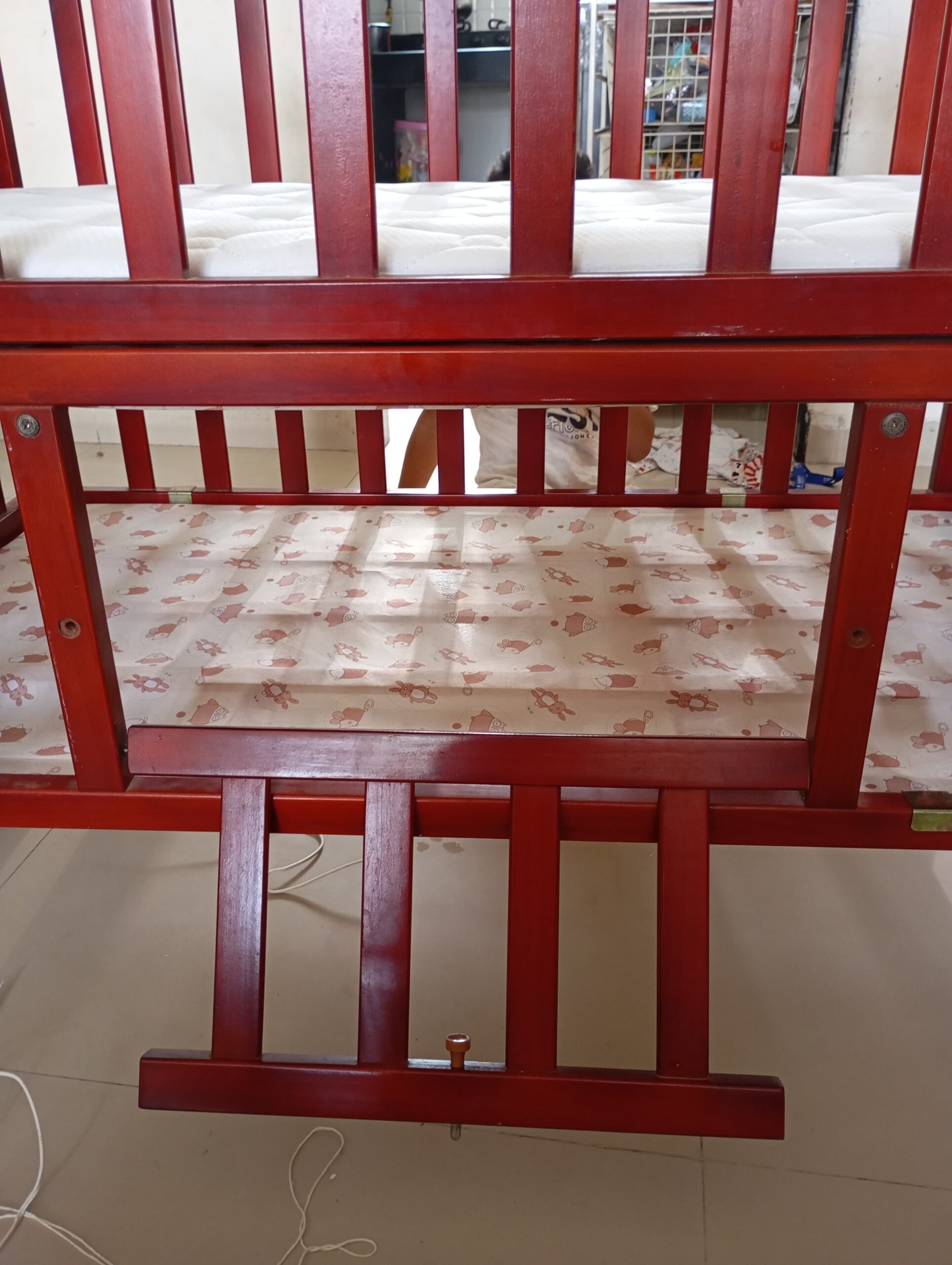 good condition Luvlap wooden baby crib for sale in Mumbai