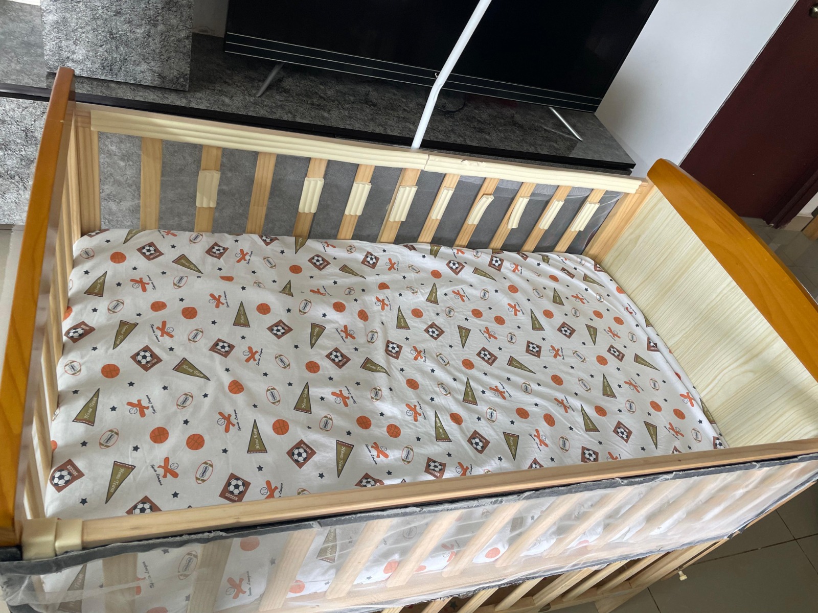 Used Babyhug Hamilton cot eco-conscious choice