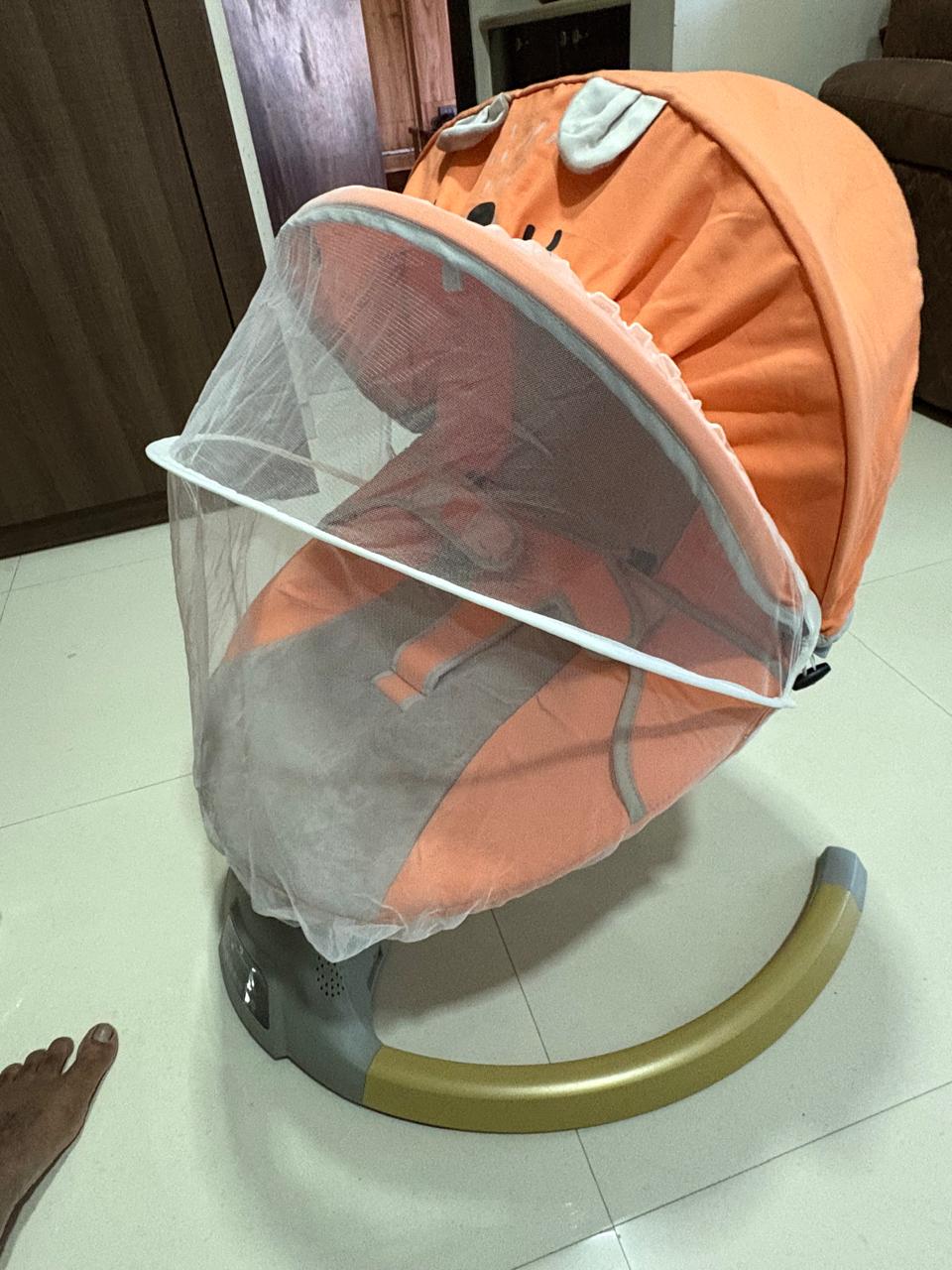 Like New Star and Daisy automatic electric baby swing rocker cradle for sale in Mumbai