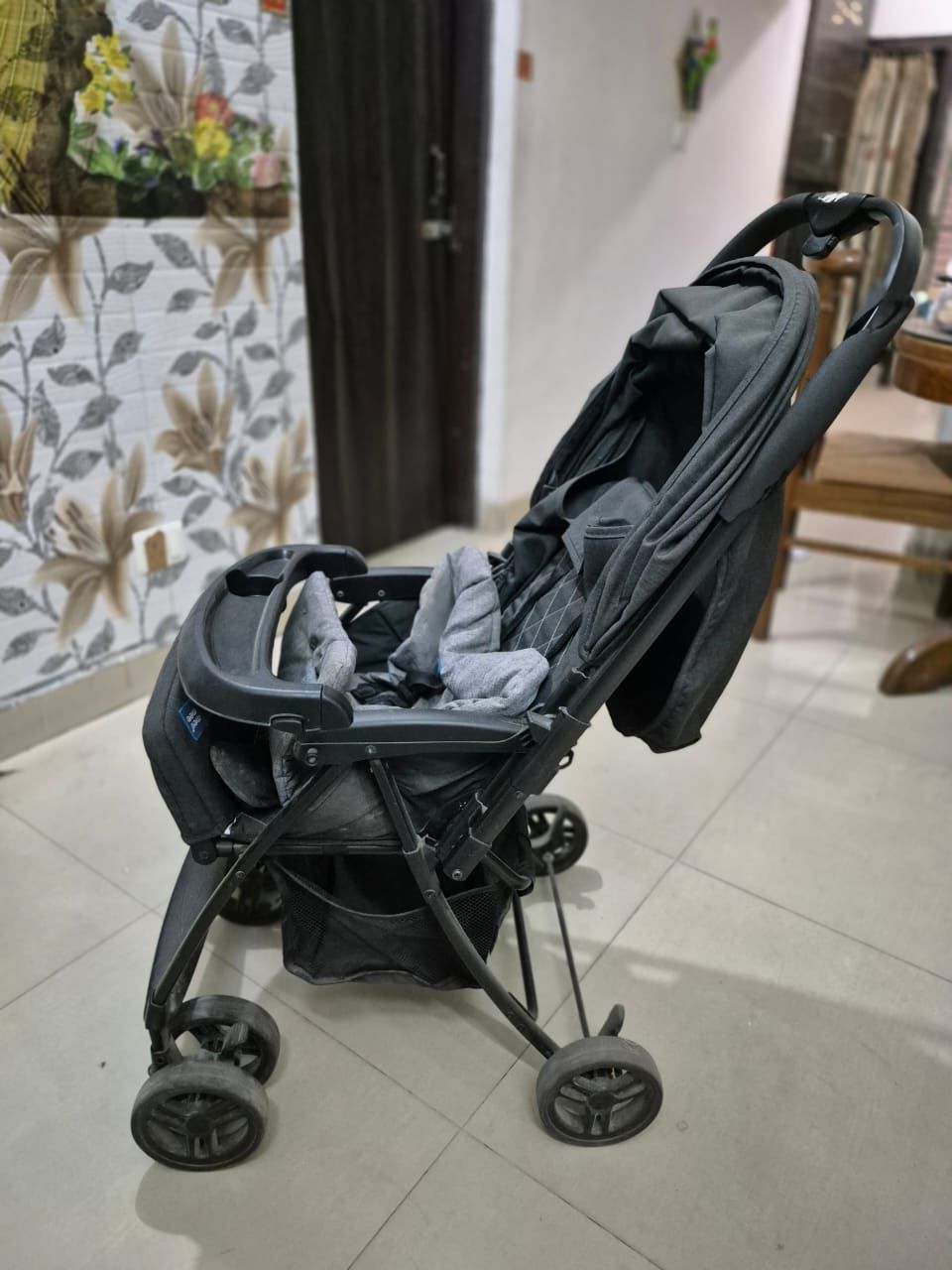 Gently used Mee Mee Easy to Push foldable Baby Stroller in good condition for sale in Ghaziabad on My Thrift Baby Loot