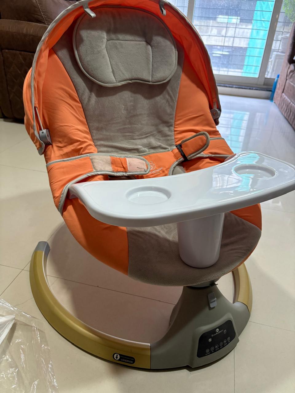 Used but good condition Like New Star and Daisy automatic electric baby swing rocker cradle with feeding tray in Mumbai