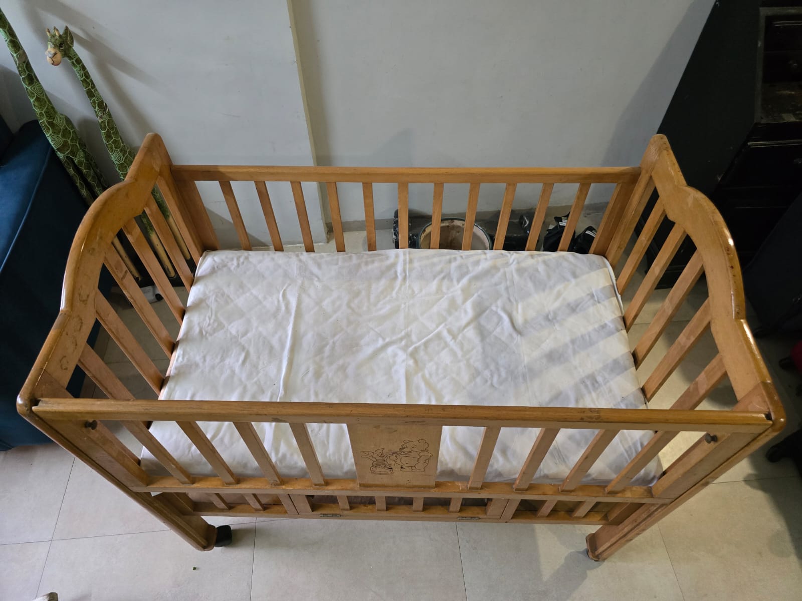 Used baby cot for sale in Mumbai - budget-friendly