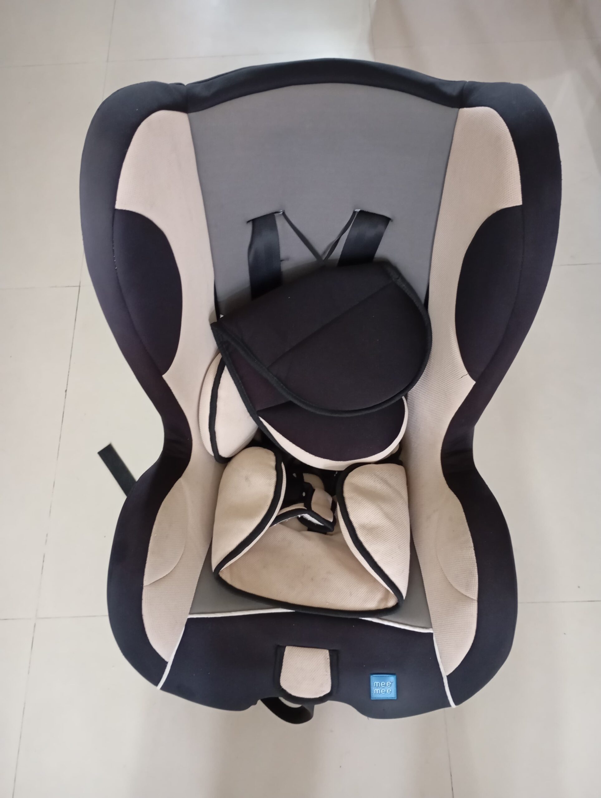 Used Mee Mee baby car seat available for sale in Mumbai