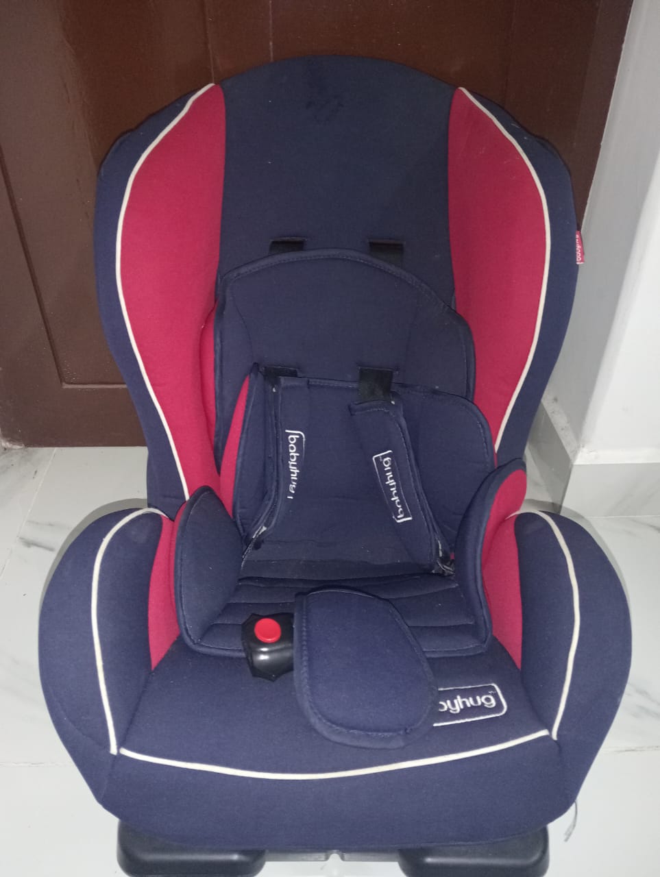 Secondhand Babyhug baby car seat – eco-friendly choice
