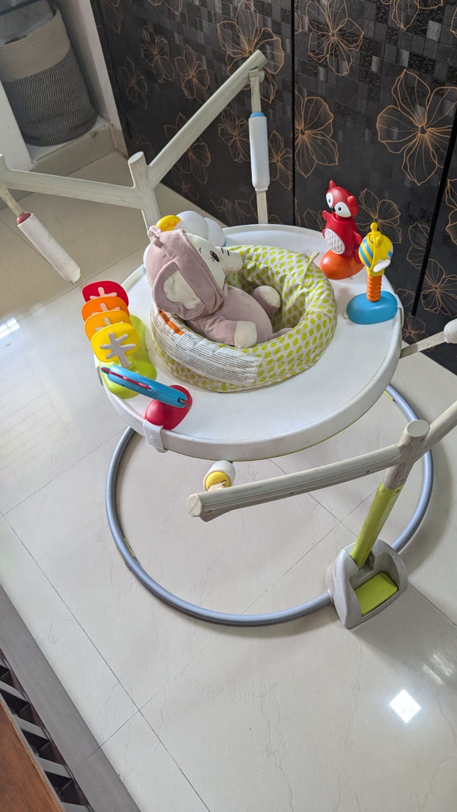 Used Skip Hop Activity Jumper in great condition – sustainable choice