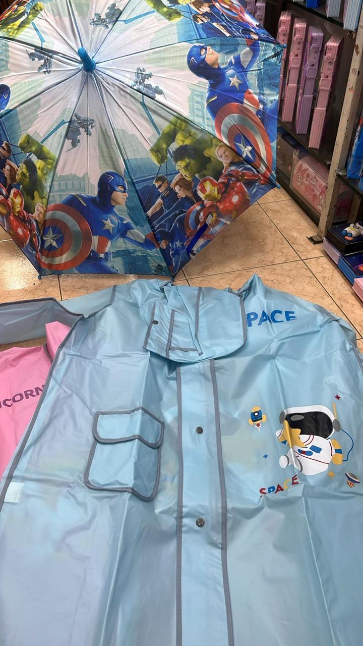 Thrifted New Raincoat and kids umbrella set for 5-8-year-olds
