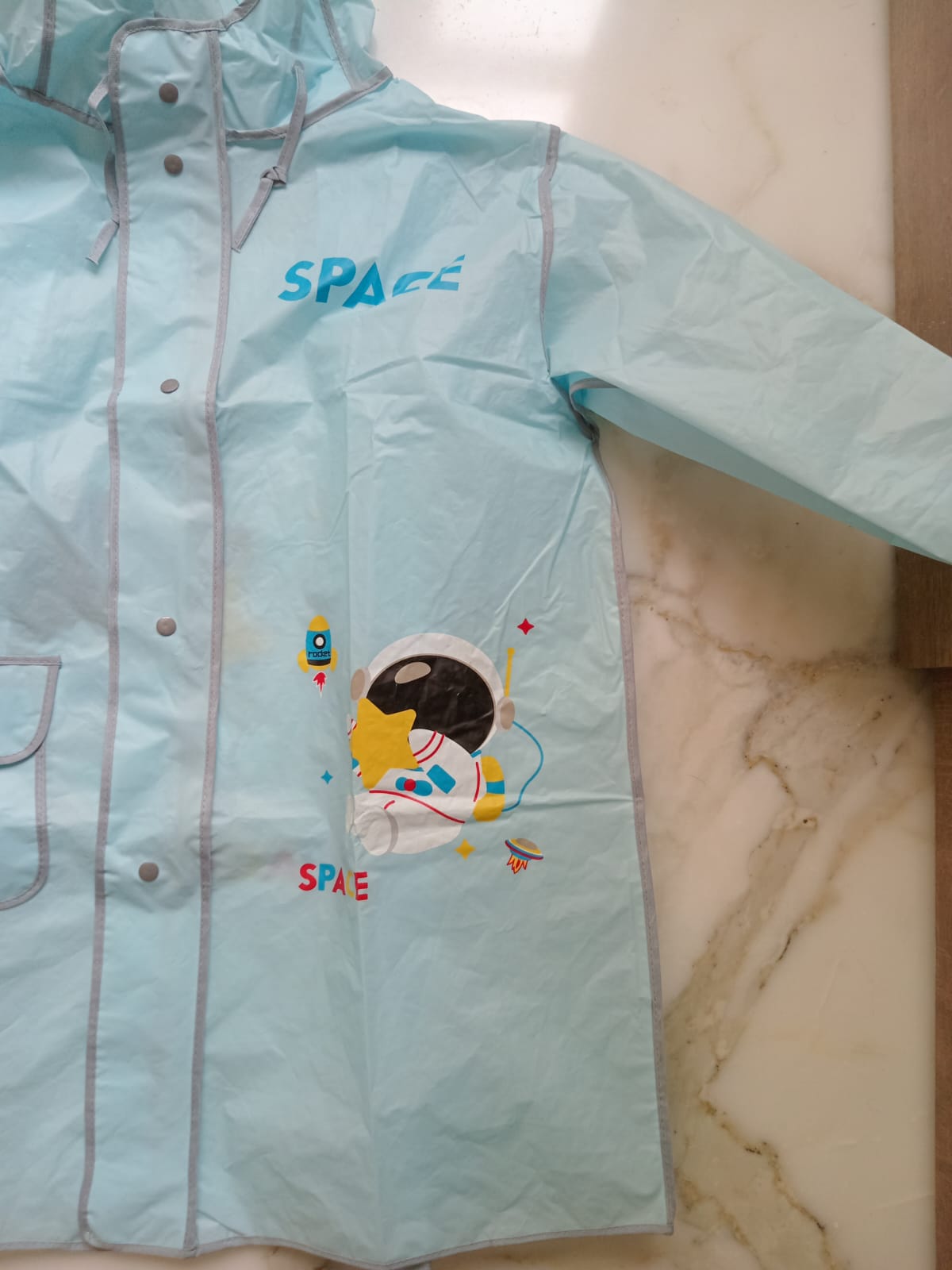 Sustainable used raincoat and umbrella combo for kids 5-8 years
