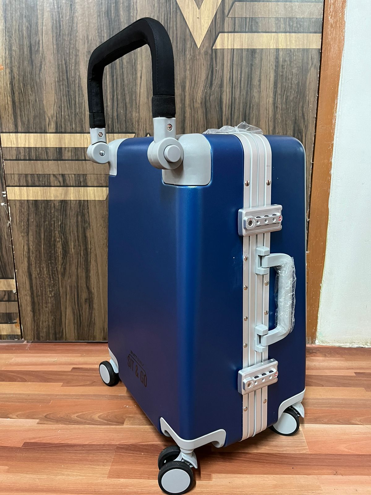 Travel bag for babies to sit on