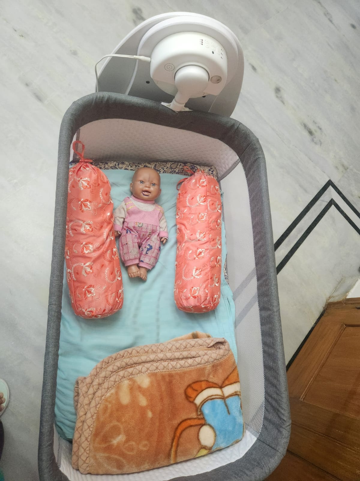 Used electric baby crib with swing feature – eco-friendly choice