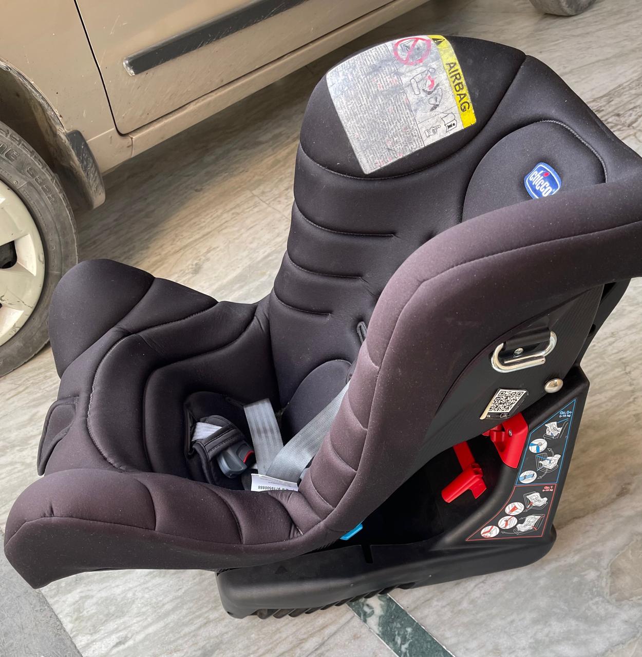 Used Chicco car seat in Dehradun