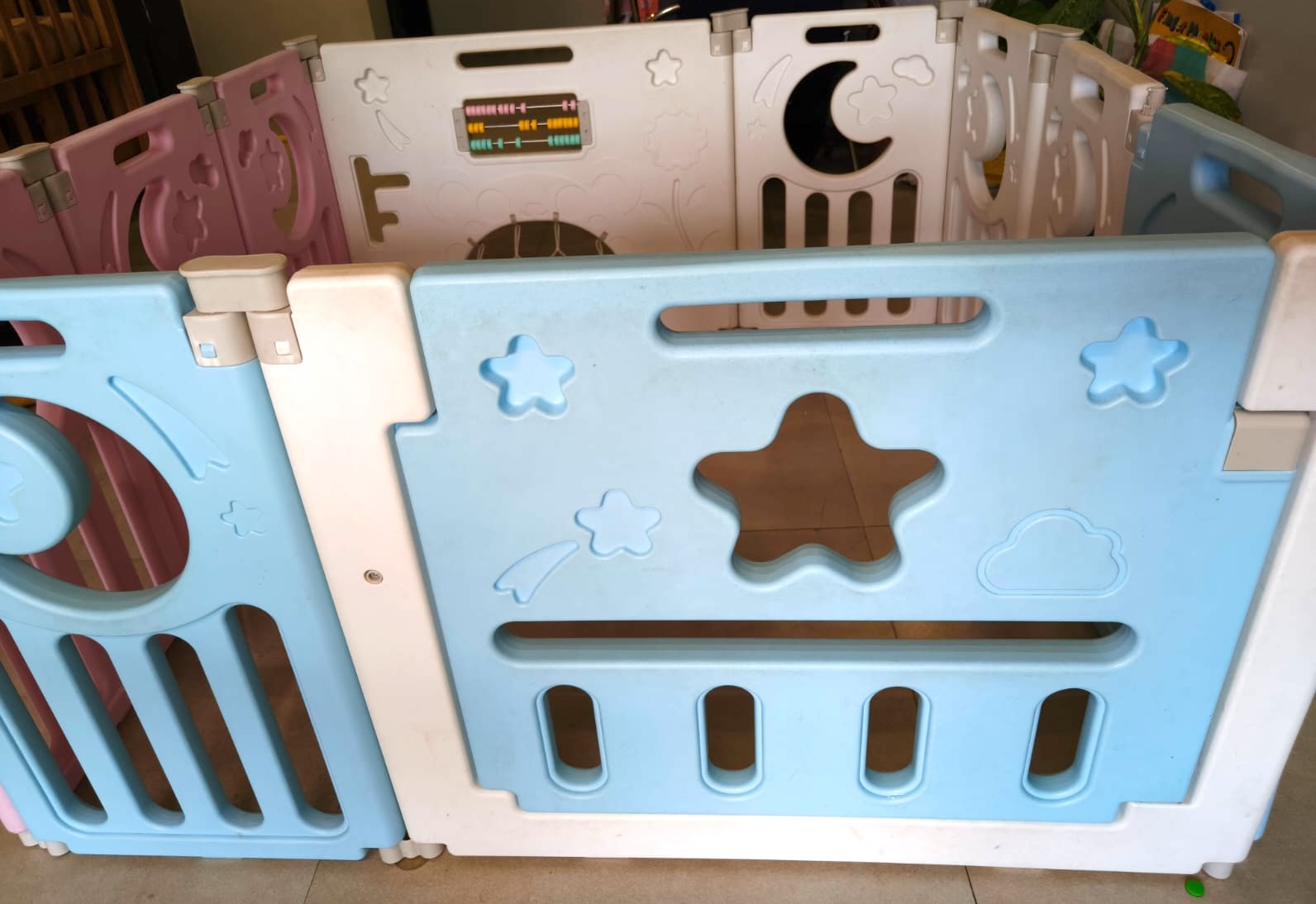 Secondhand Babybee play yard safe and sturdy