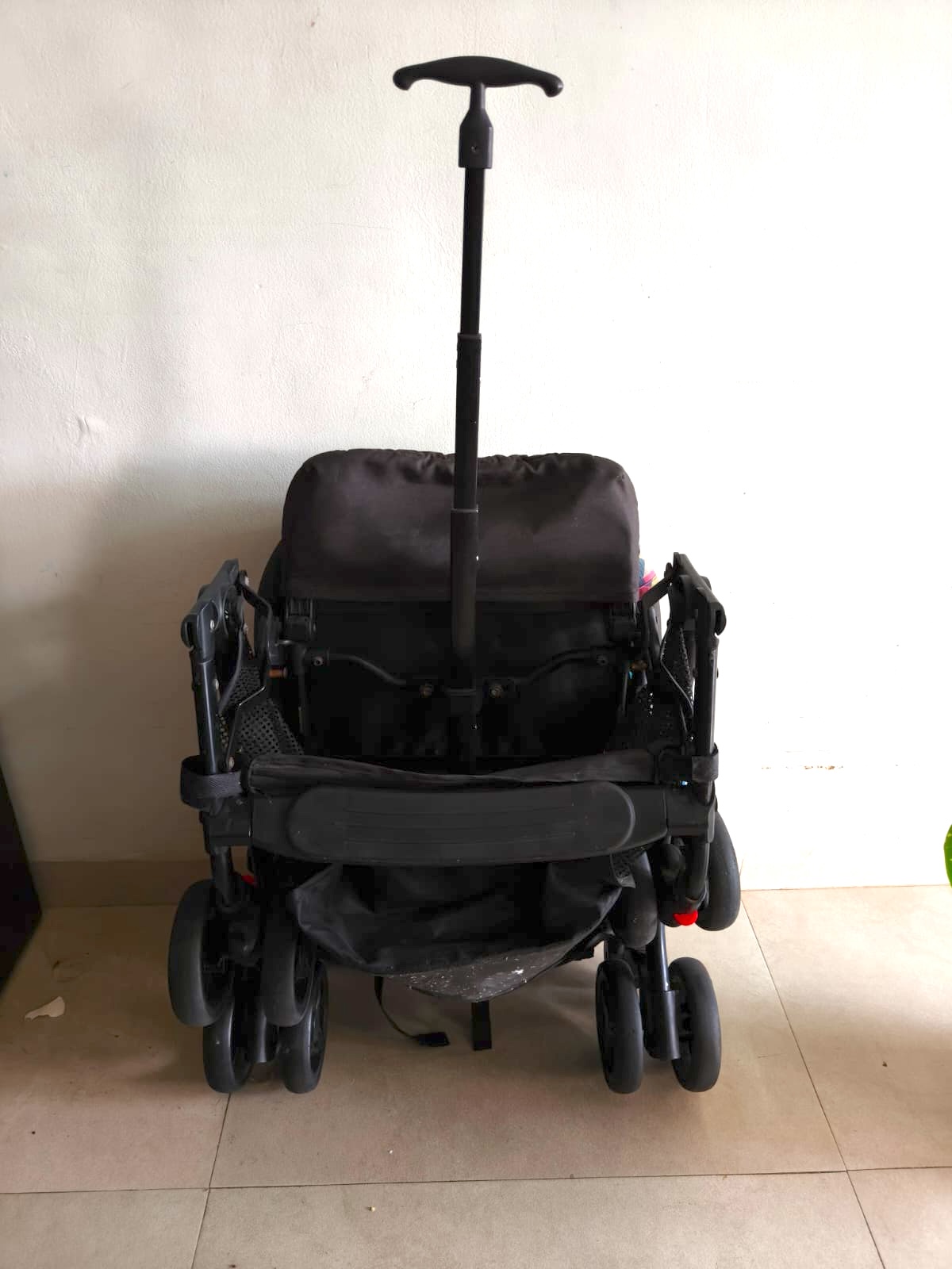 Thrifted Babyhug Opera stroller and car seat combo - travel friendly