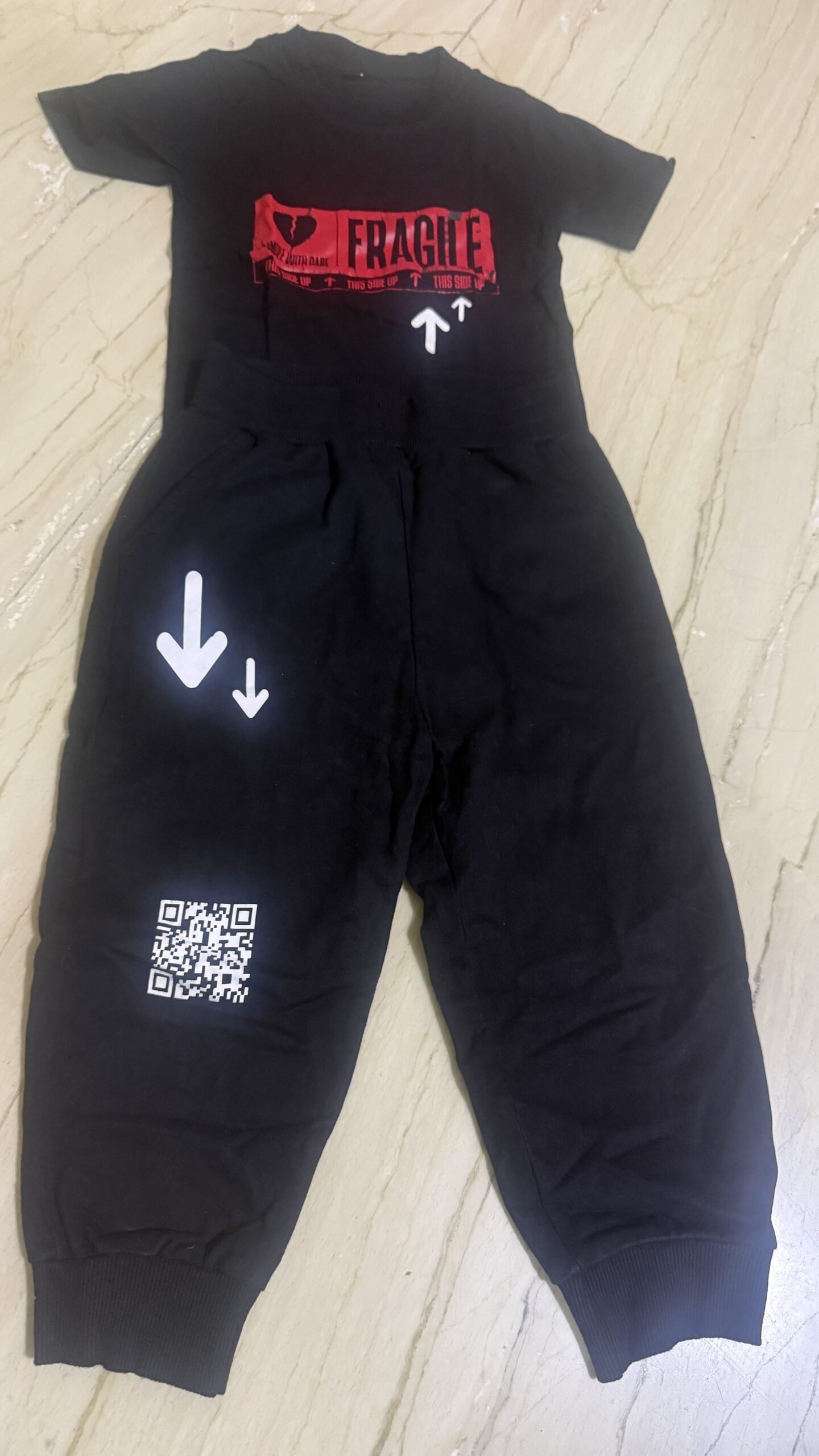 Secondhand Fragile tshirt and jogger travel set (2-4 years) Secondhand Fragile tshirt and jogger travel set (2-4 years)