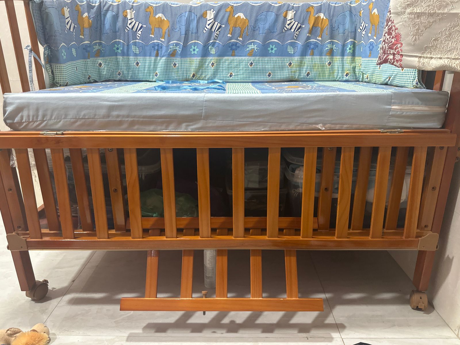 Used Mee Mee crib in Mumbai great condition