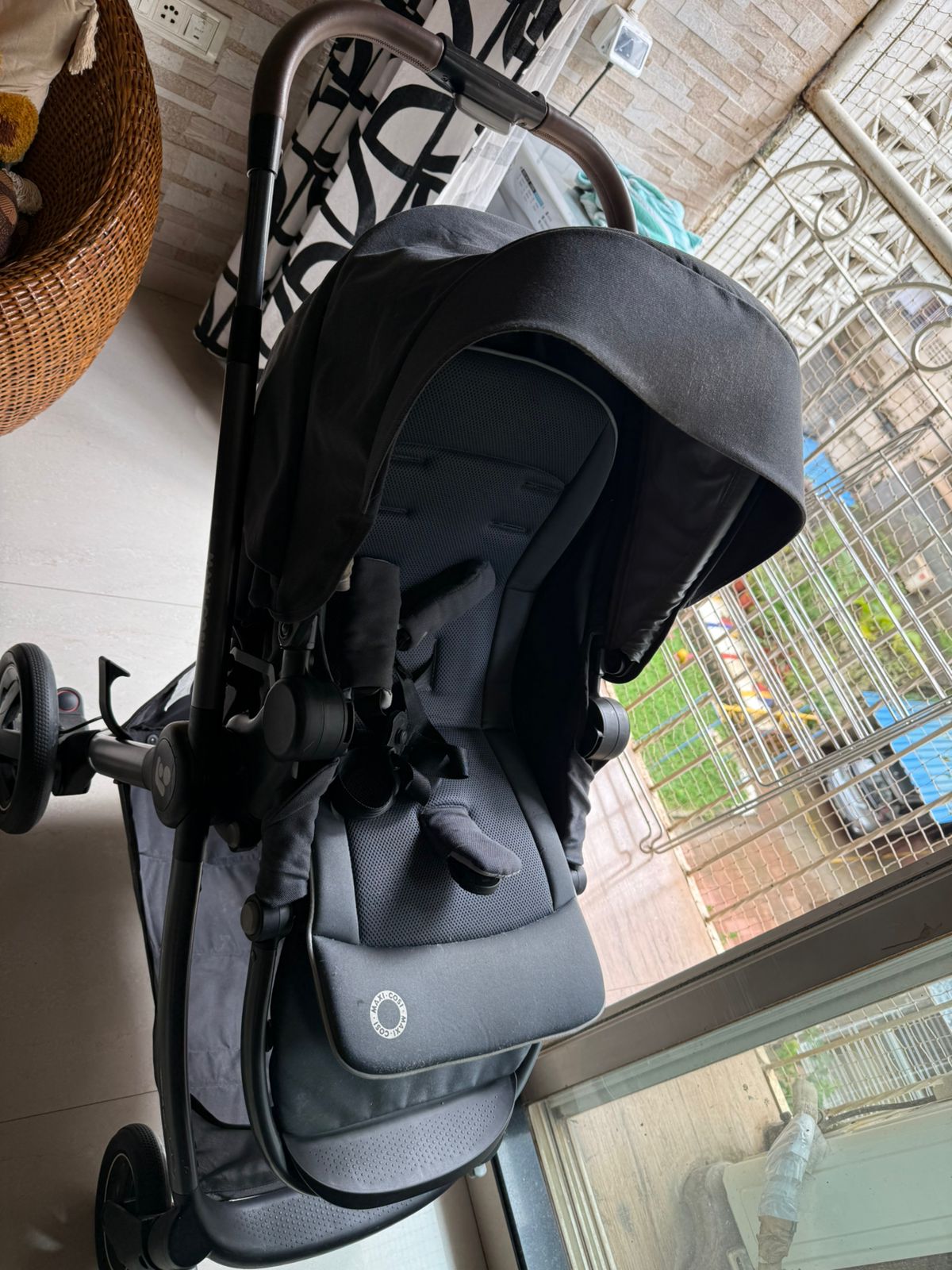 Gently used excellent condition Maxi-Cosi Adorra stroller for babies for sale in Mumbai