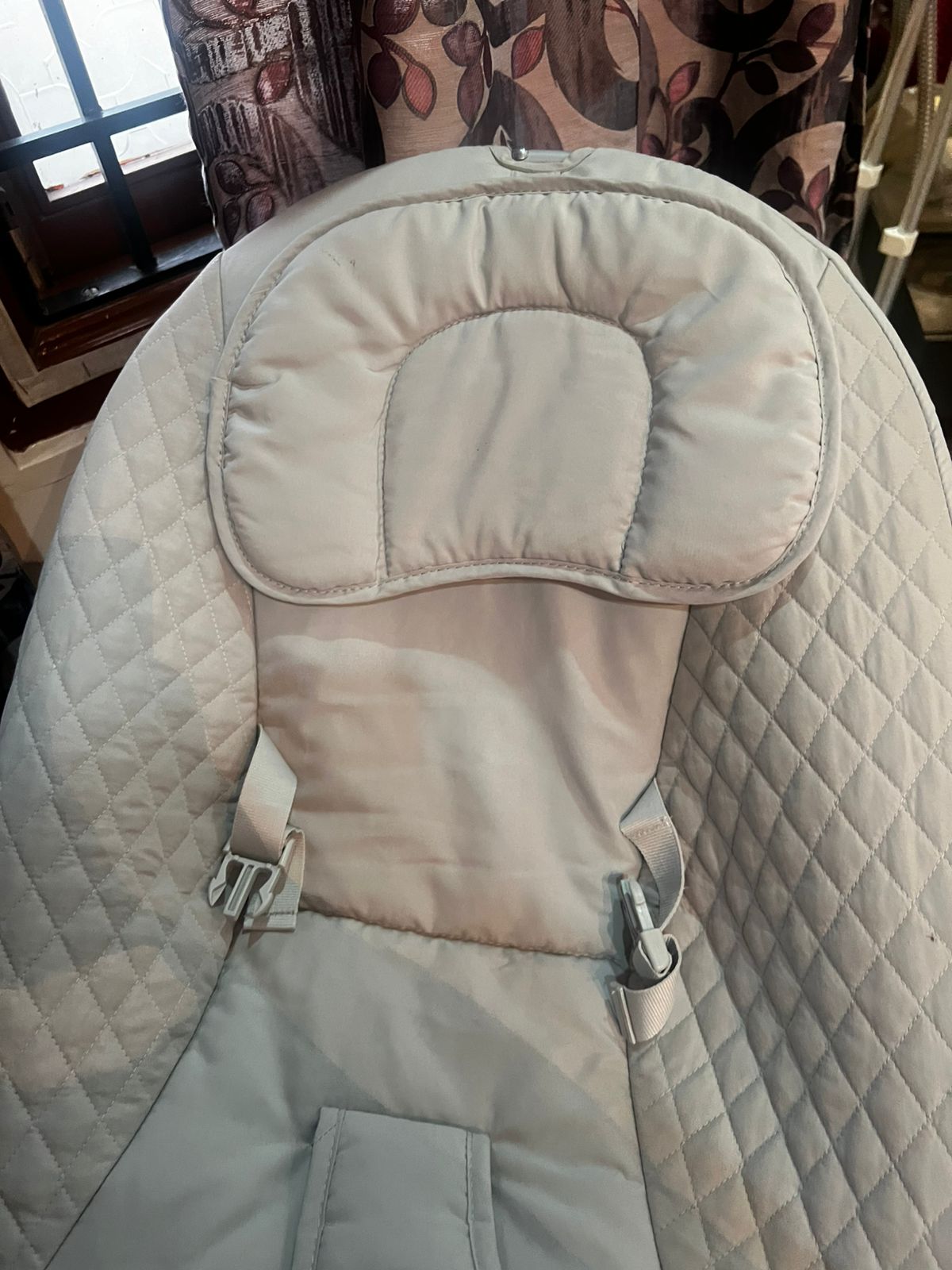 Affordable preloved MeeMee baby swing Affordable preloved MeeMee baby swing