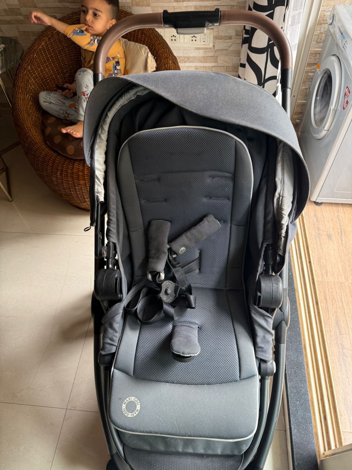 Comfortable branded Maxi-Cosi Adorra stroller second hand good condition in Mumbai