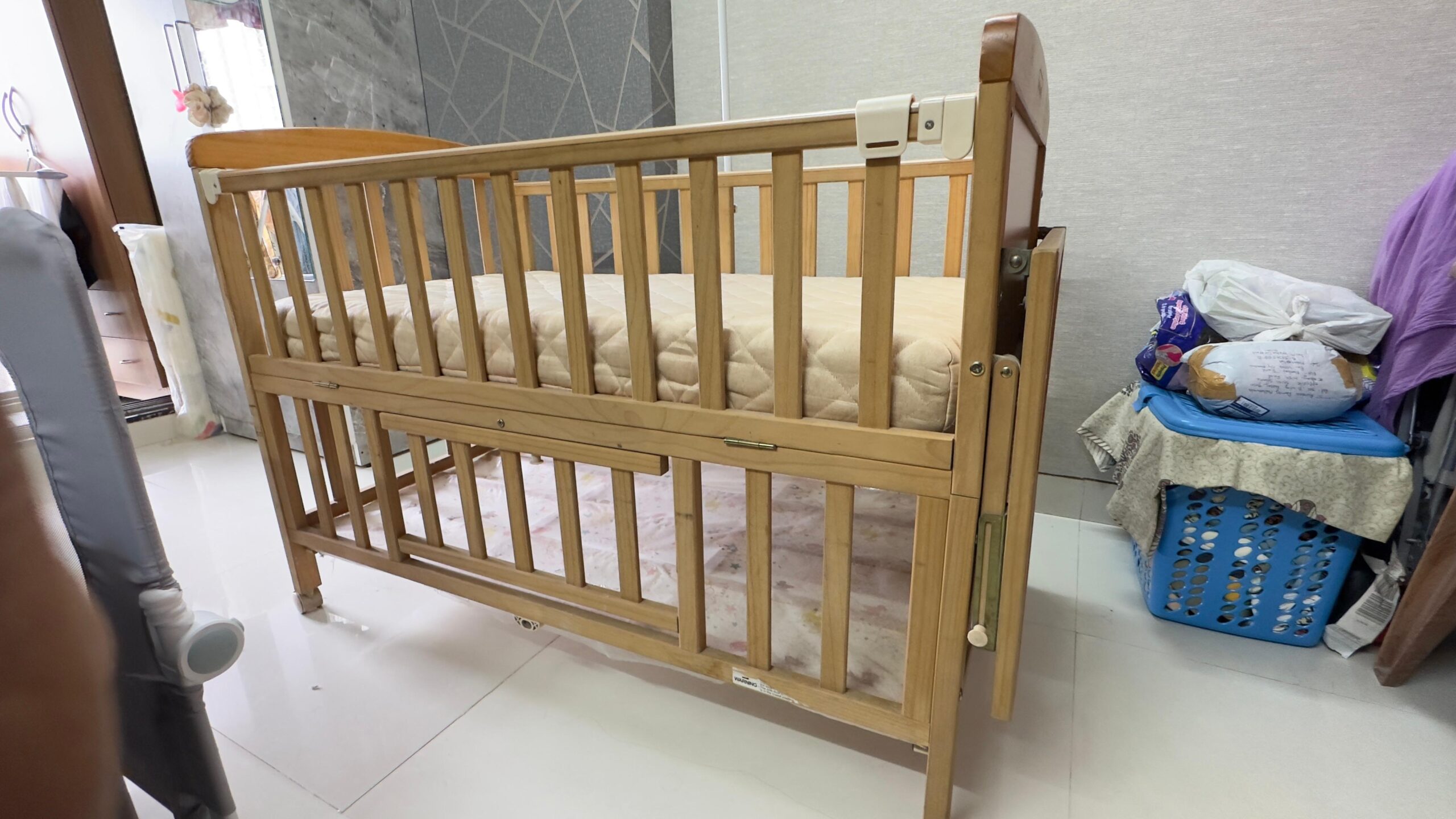 Used Babyhug wooden cot for babies preloved
