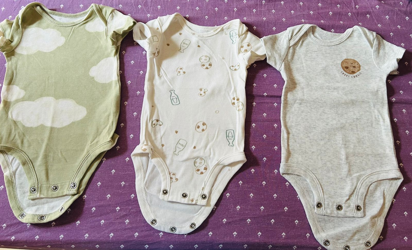 Preowned Carters newborn baby onesies in like new condition