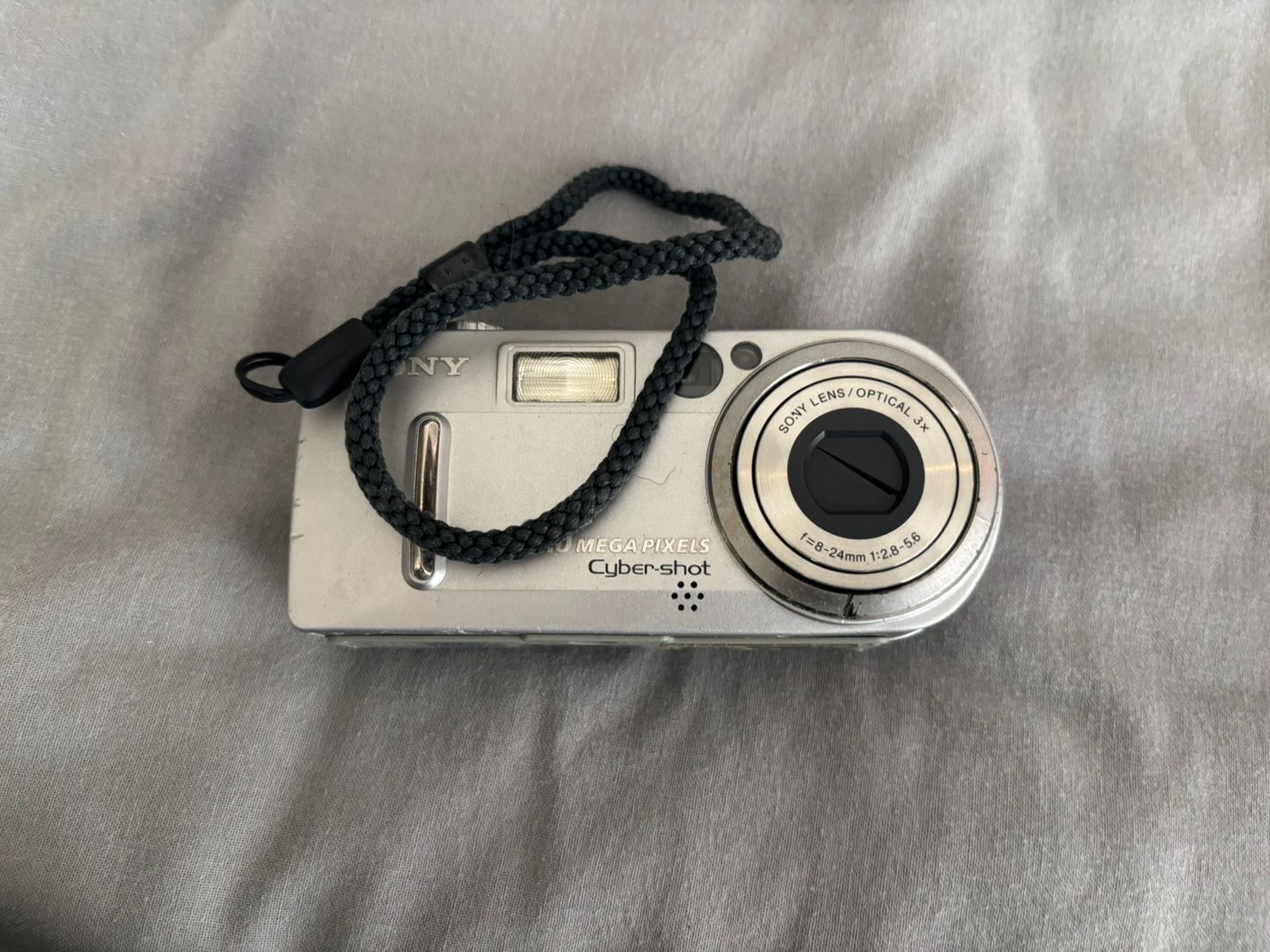 Affordable secondhand Sony digital camera preloved