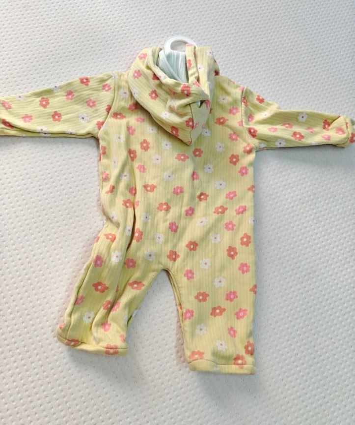 Affordable preloved newborn outfits set