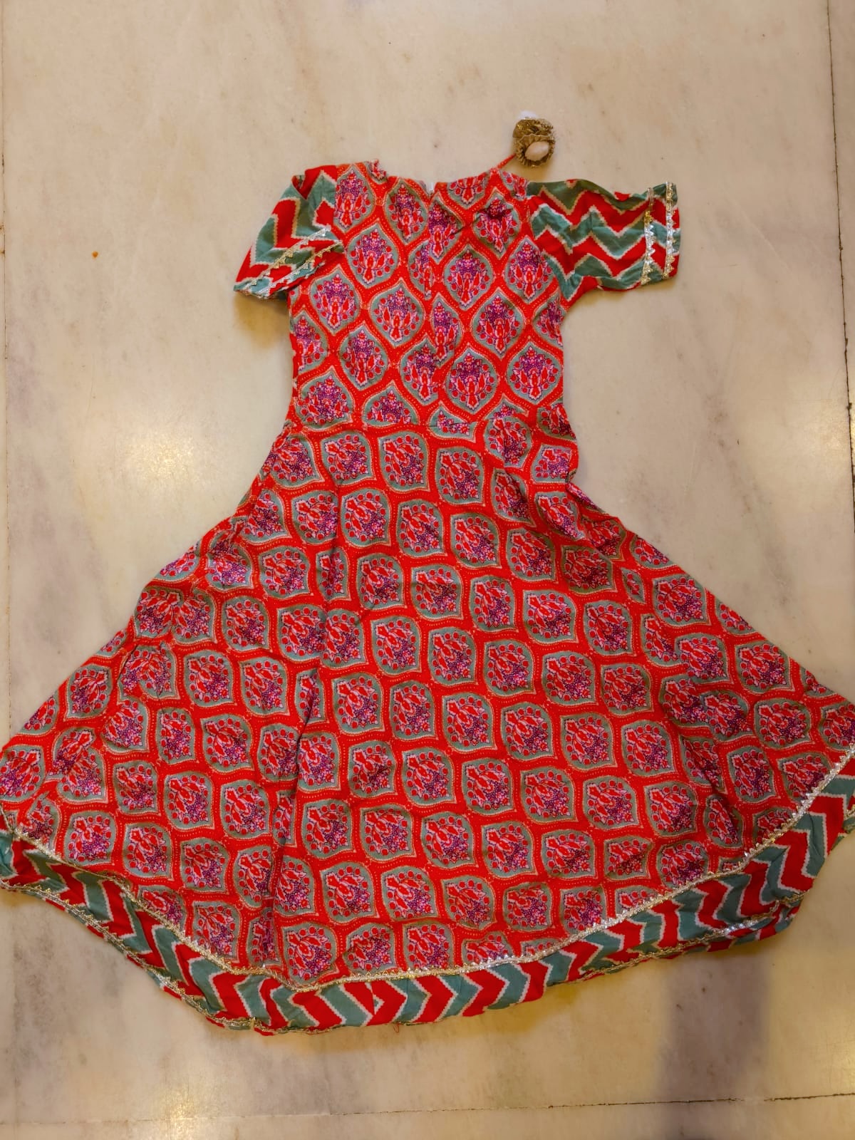 Preowned girls ethnic wear in good condition Preowned girls ethnic wear in good condition