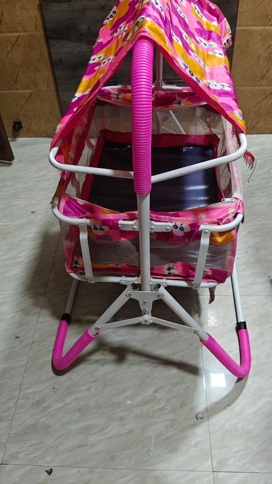 Used baby cradle with net preloved India