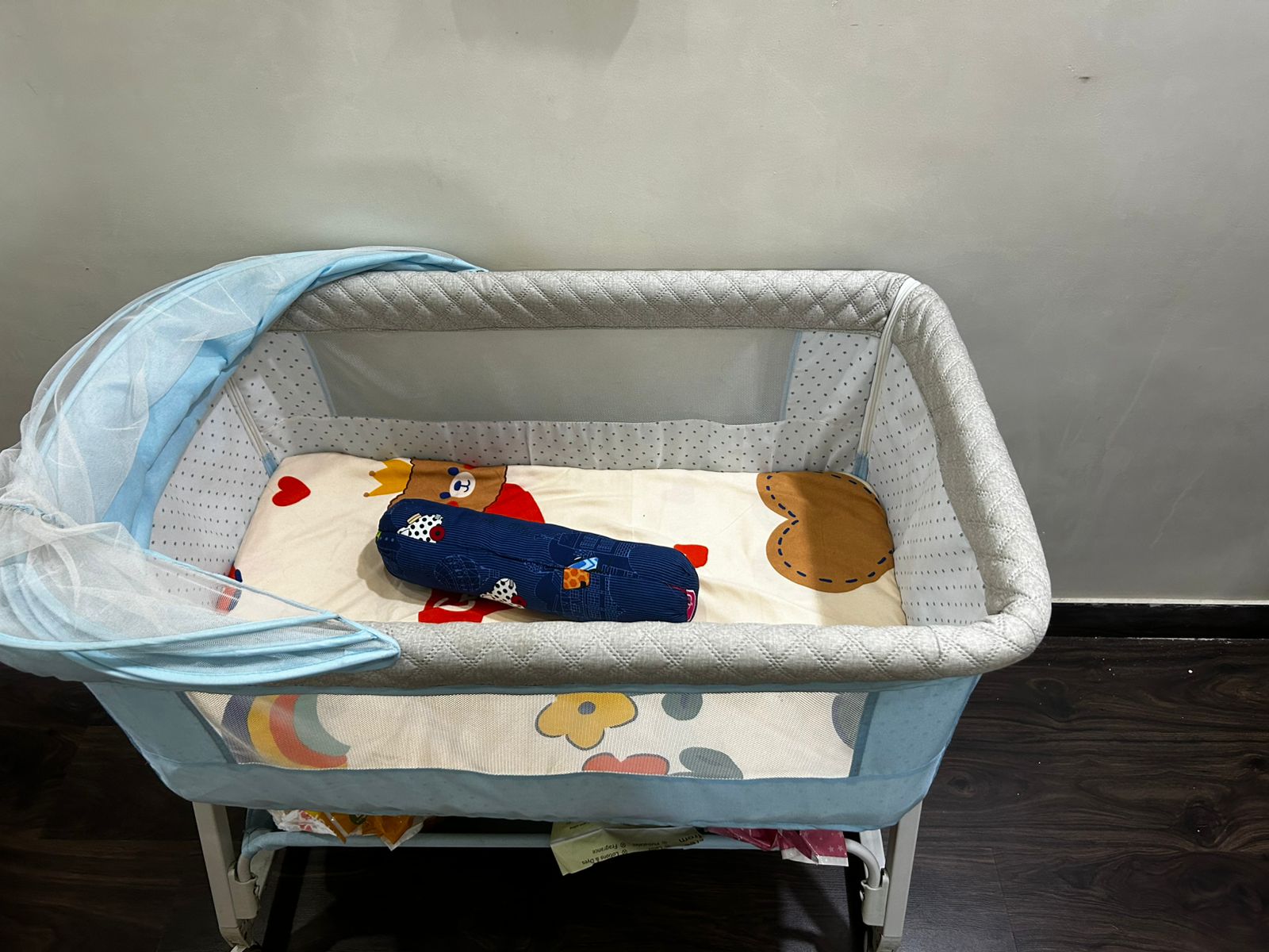 Secondhand Affordable branded baby crib Star and Daisy like new for sale in Greater Noida