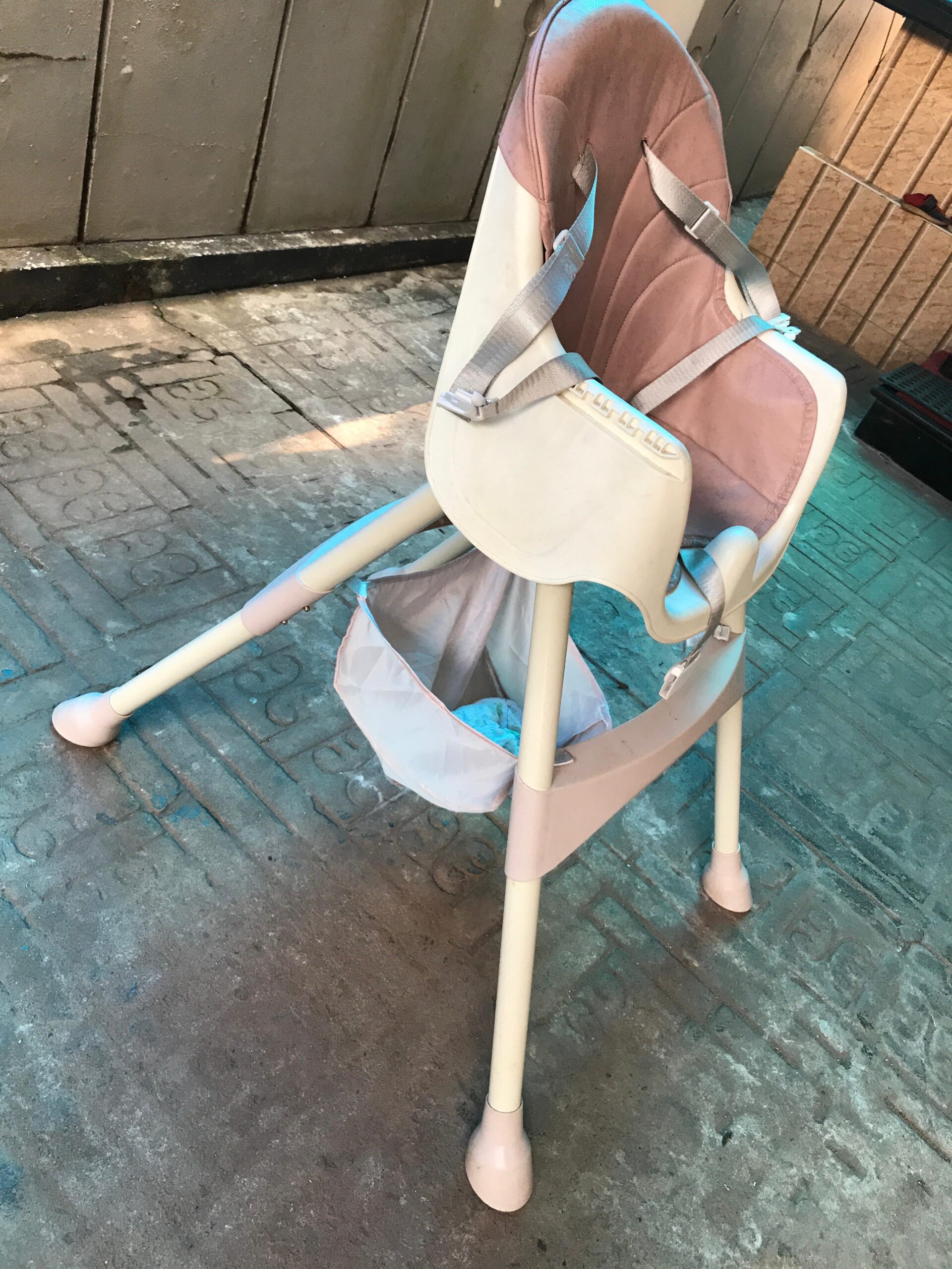 Preowned Ealingmom high chair in good condition in Kerala