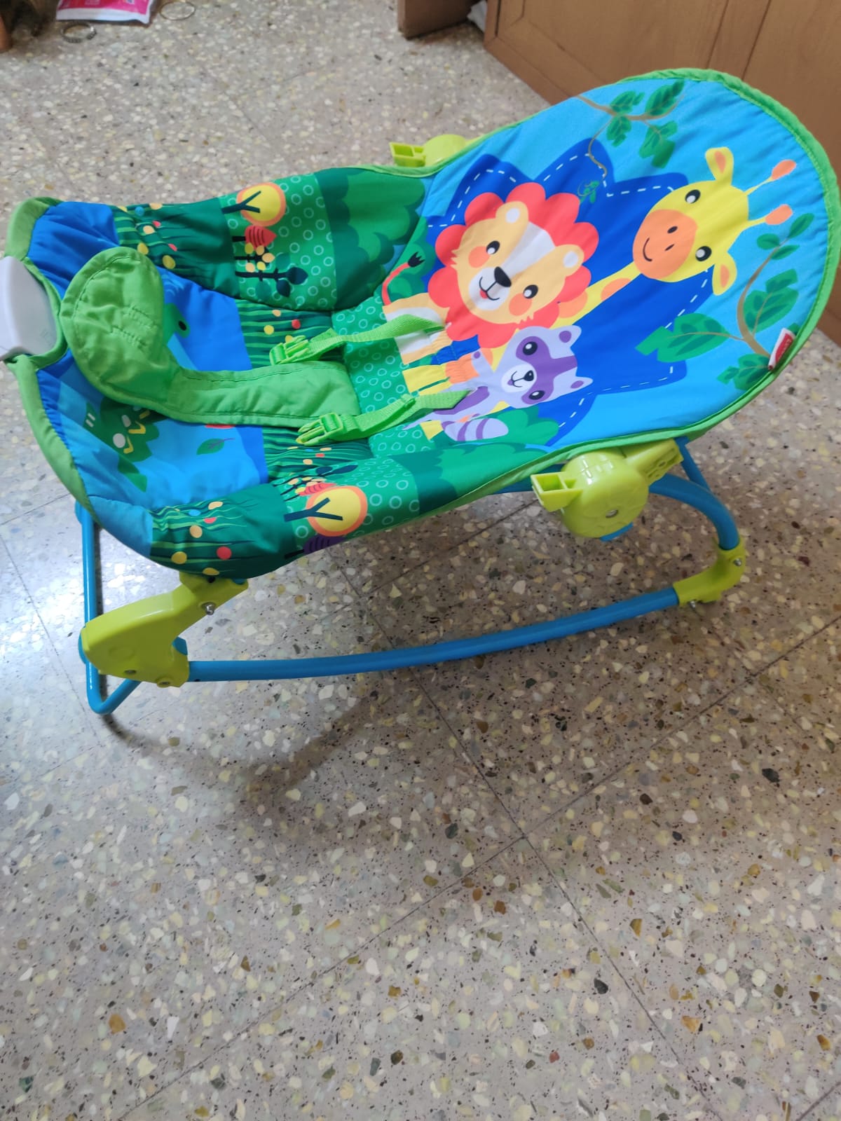 Preowned LuvLap infant rocker good condition