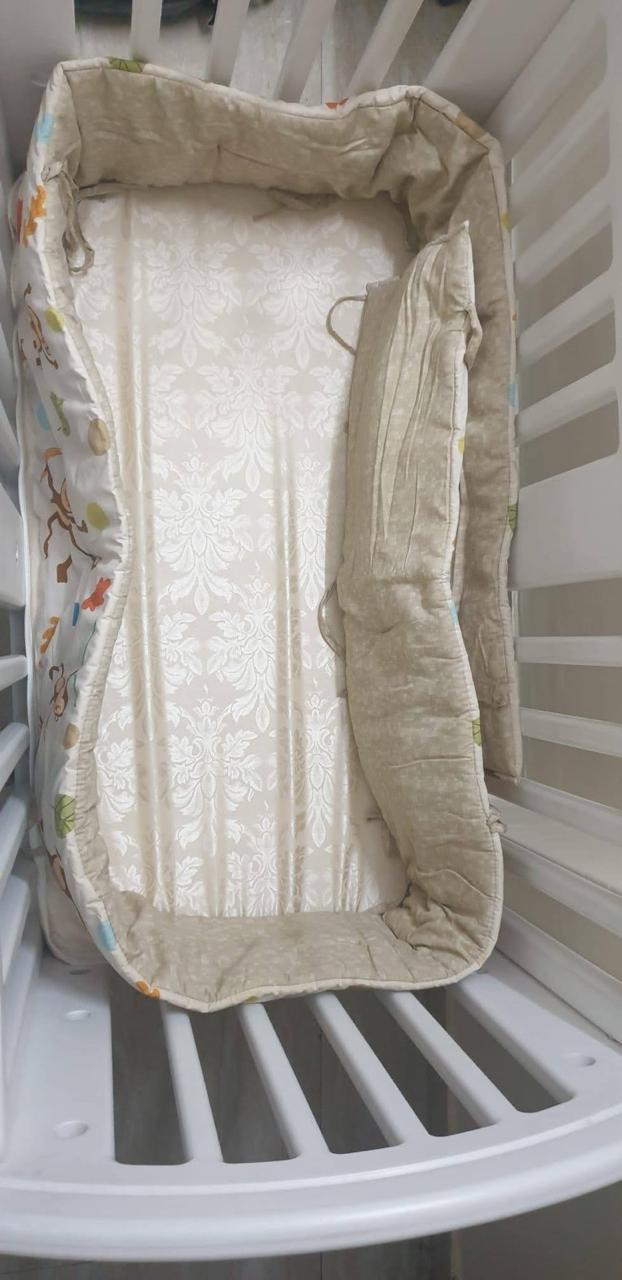 Preowned Babyhug baby cot in good condition