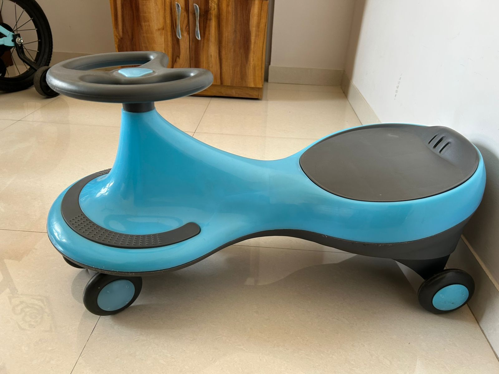 Hamleys ride-on swing car preloved