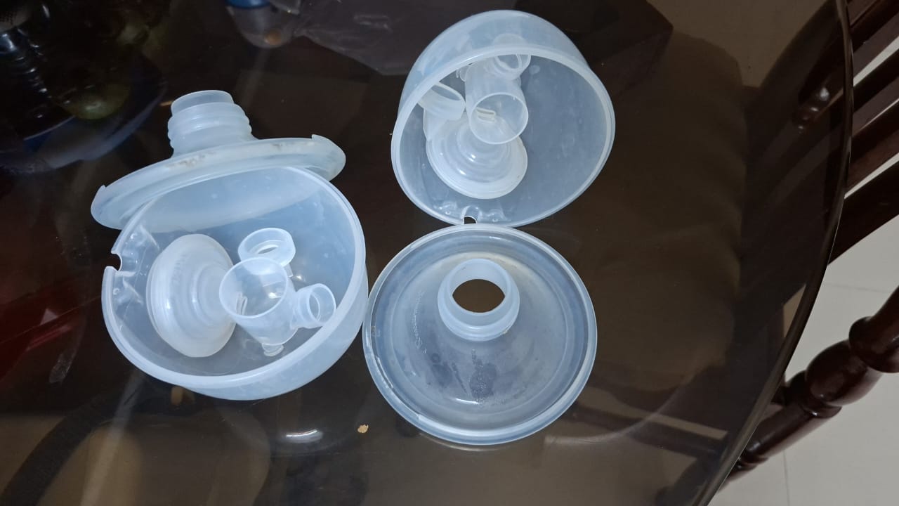 Wearable dual electric pump Momcozy secondhand