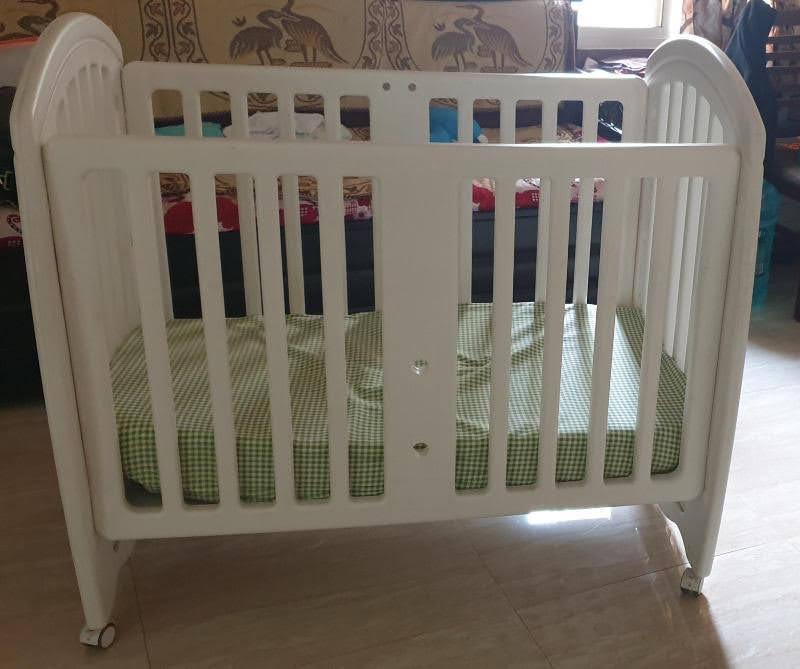 Affordable preloved Babyhug nursery furniture secondhand