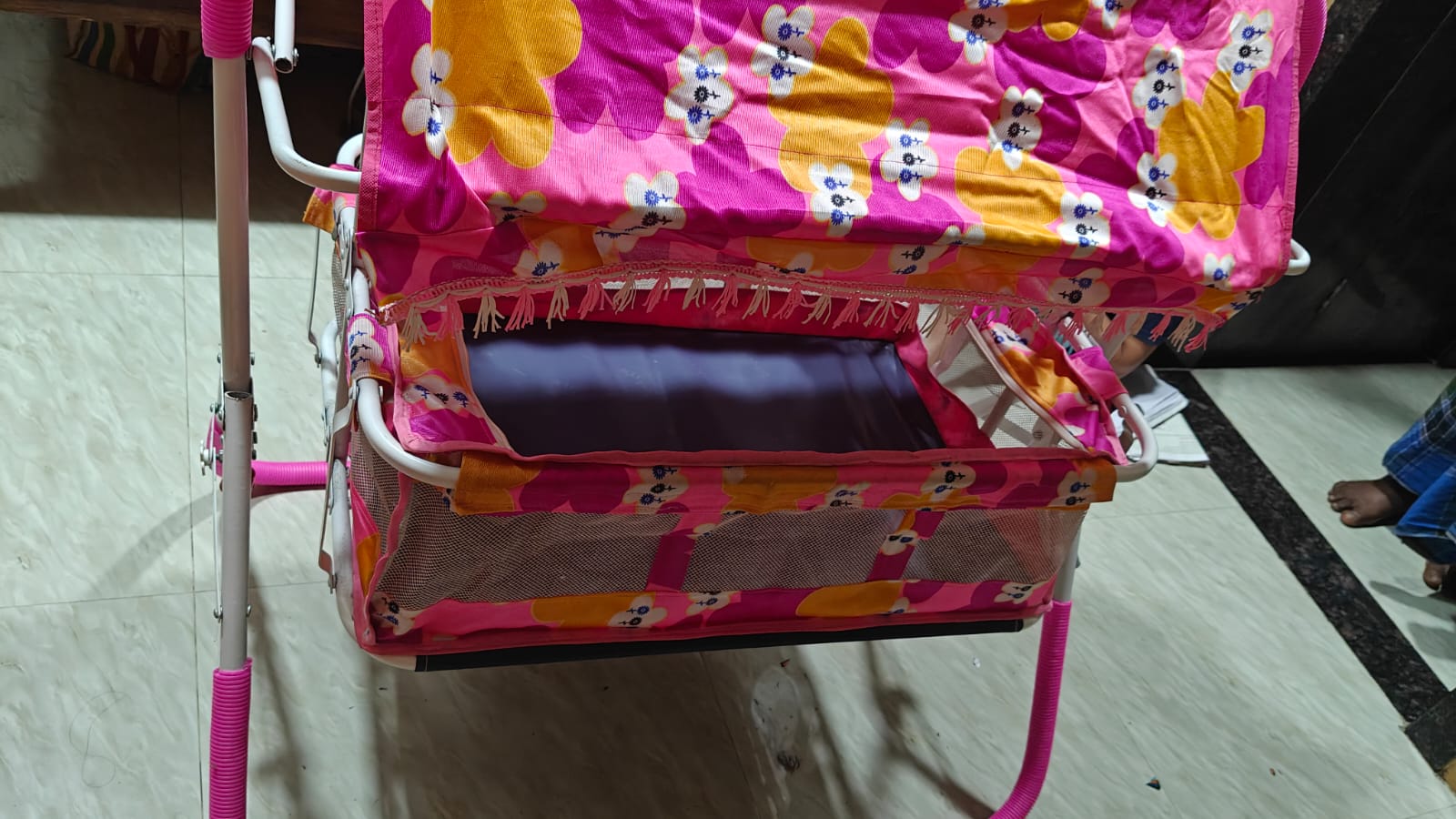 Secondhand baby bed with mosquito net Mumbai