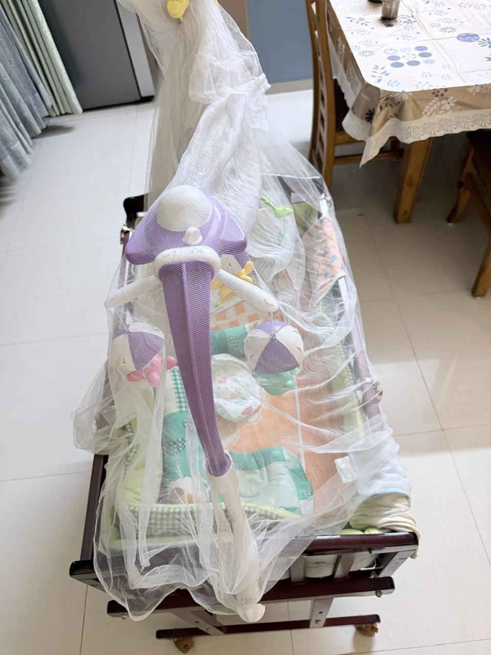 Preowned Babyhug swing cradle for babies Indore