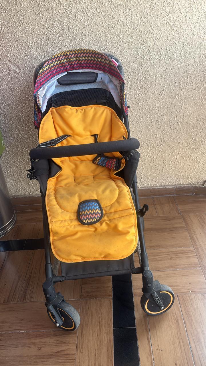 Versatile baby stroller Babyhug preloved Mumbai