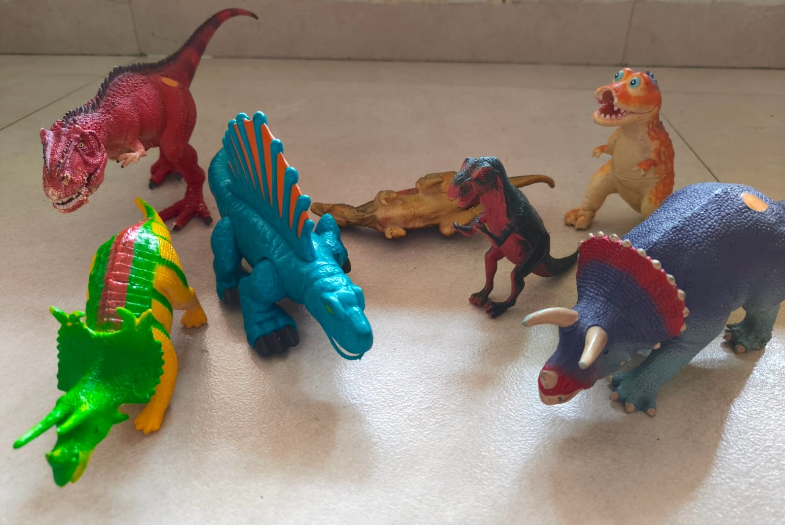 Used dinosaur toy set preloved India