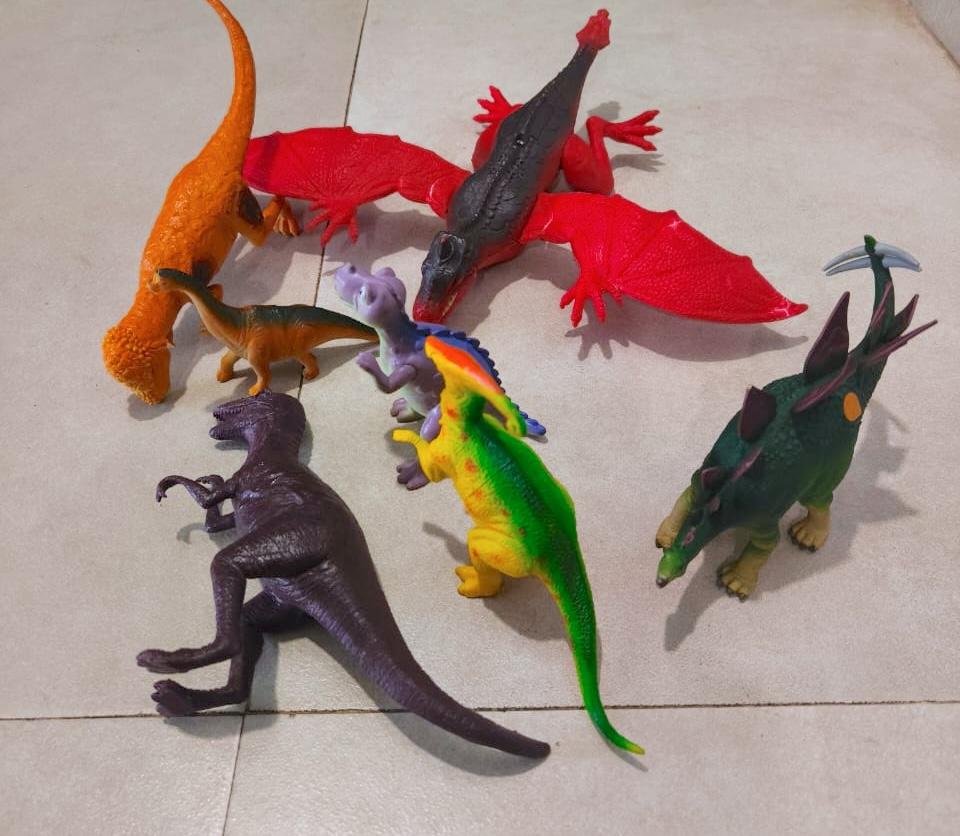 Used dinosaur toy set preowned India