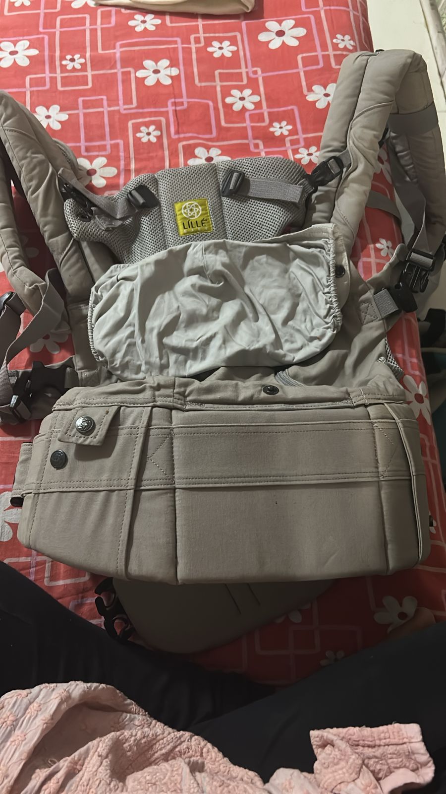 Preloved Lille 6 in 1 ergonomic baby carrier like new