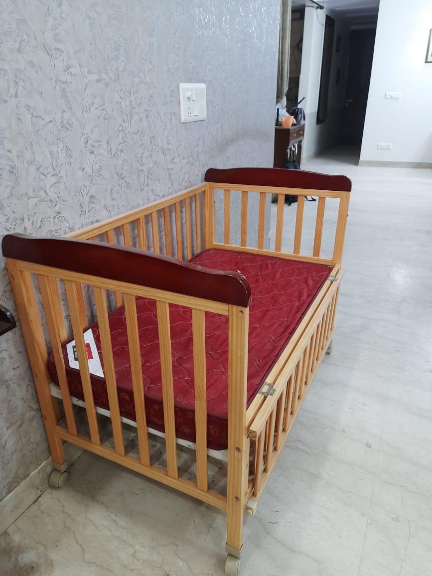 Used Babyhug baby cot with mattress India Delhi Gurugram