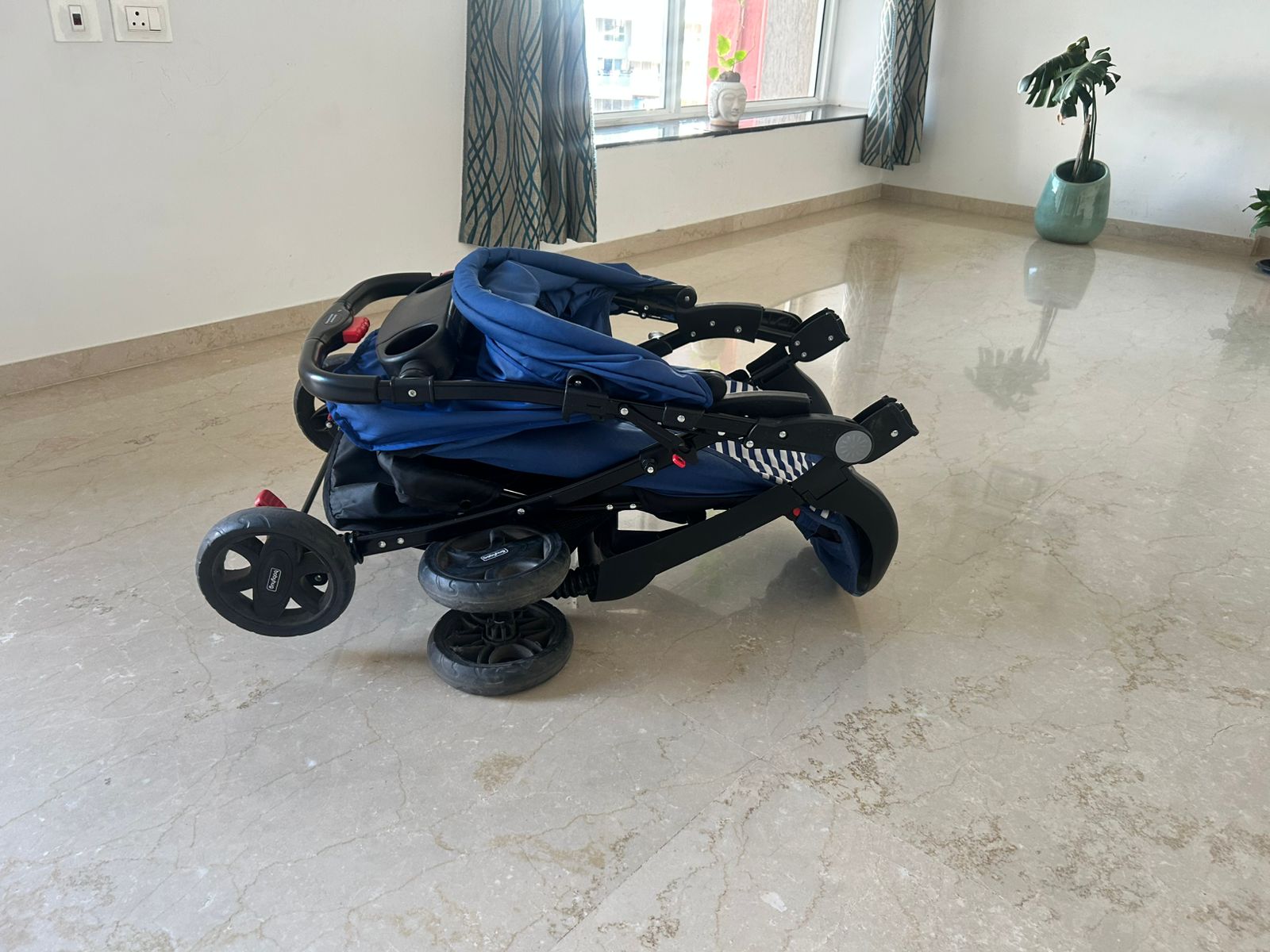 Secondhand Babyhug stroller clean condition