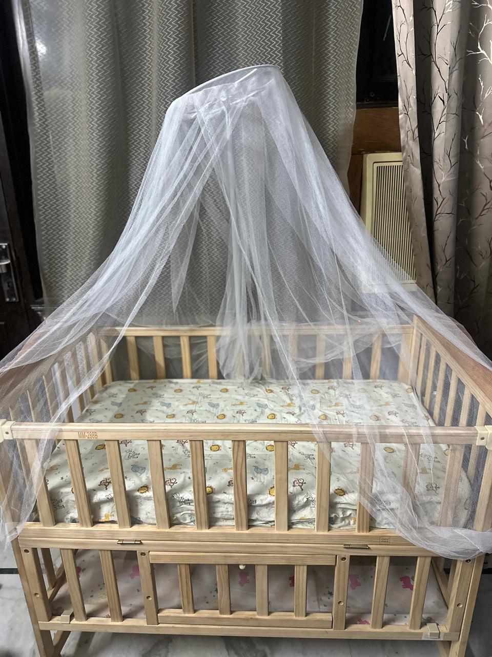 Used Mee Mee baby cot in excellent condition