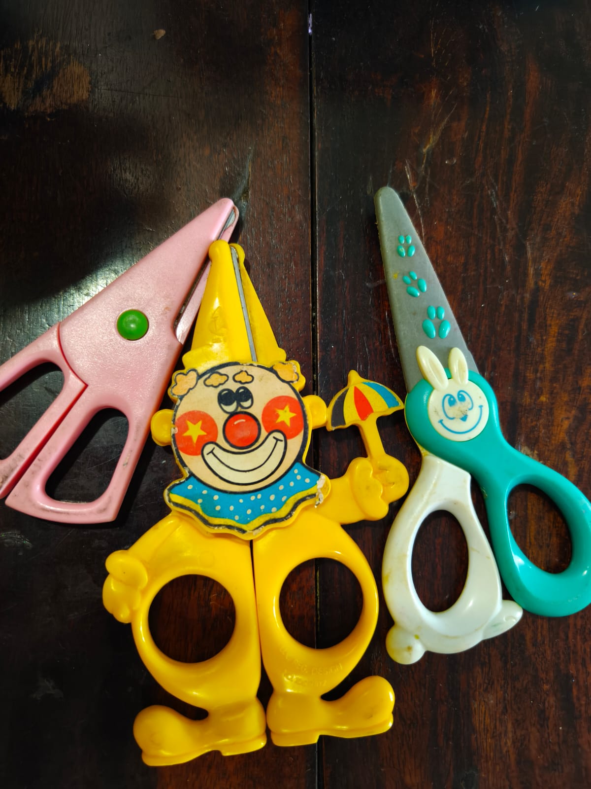 Preowned rounded tip baby scissors in good condition Preowned rounded tip baby scissors in good condition