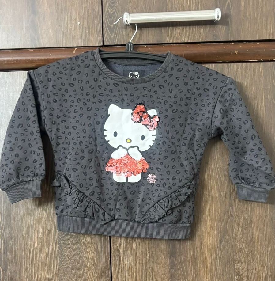 Warm woollen hello kitty sweater for kids preloved Warm woollen hello kitty sweater for kids preloved